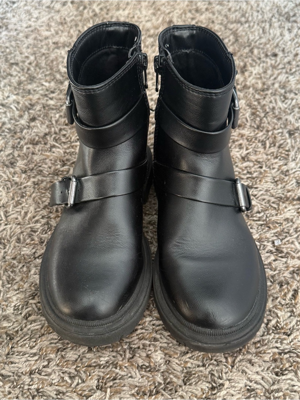 Girl’s Black Leather Buckle Ankle Boots with Lug Sole - size 1 - Picture 2 of 4